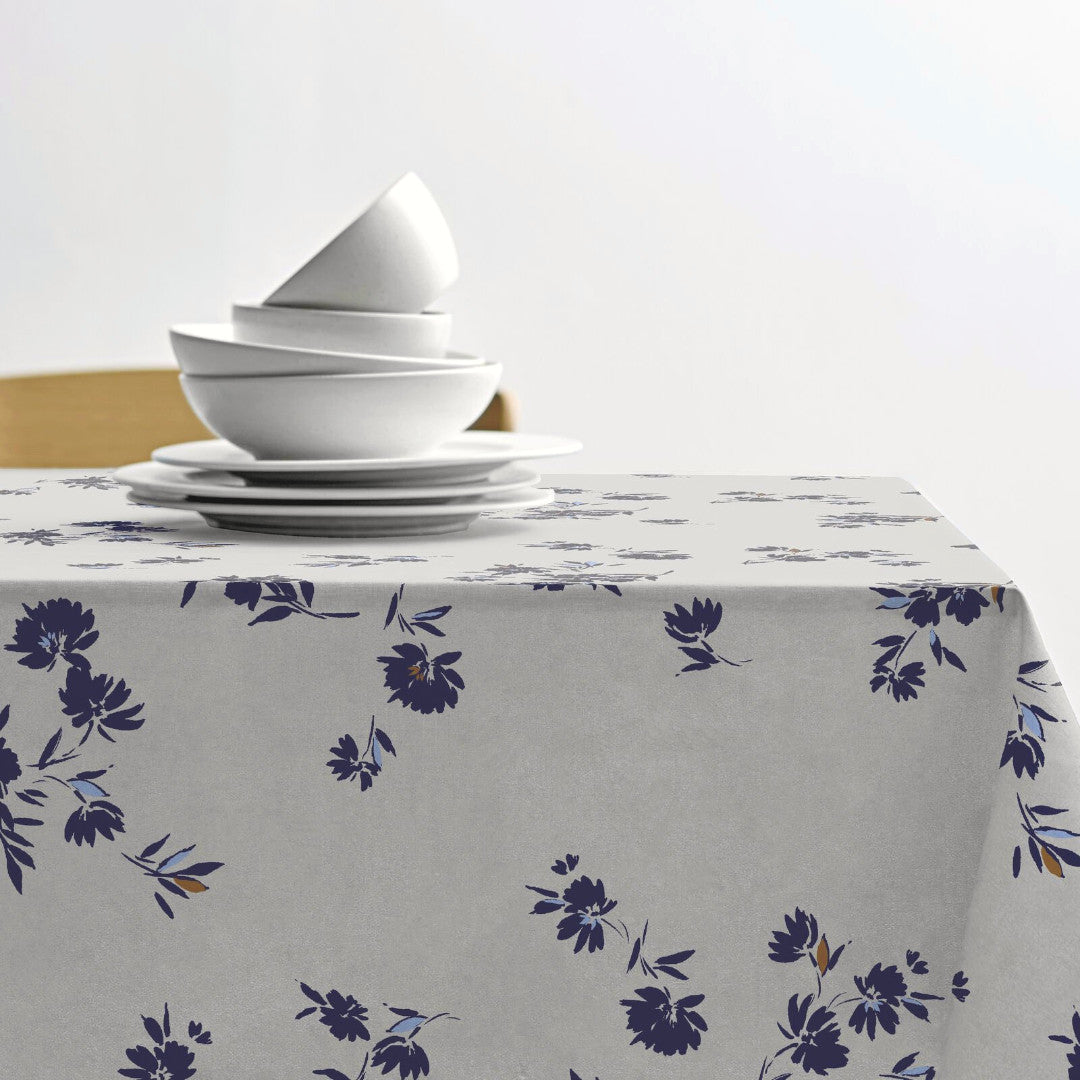 Silhouette Cloud Grey – Södahl abwaschbare Tischdecke aus 100% Baumwolle mit rutschfester Unterseite