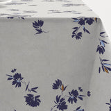 Silhouette Cloud Grey – Södahl abwaschbare Tischdecke aus 100% Baumwolle mit rutschfester Unterseite, Muster