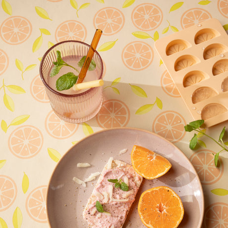 Slice Me Up Nude – Captain Cook Wachstuch Tischdecke mit grafischem Zitrusprint, Nahaufnahme