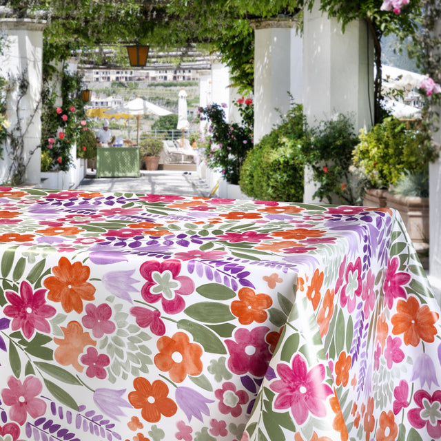 Sommerflor Rosa – Wachstuch Tischdecke mit farbenfrohem Blumenmuster, Ambiente