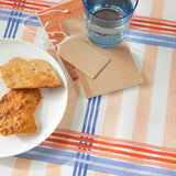 Tea Milady? Salmon – Lola Wachstuch Tischdecke mit Streifendesign, Nahaufnahme