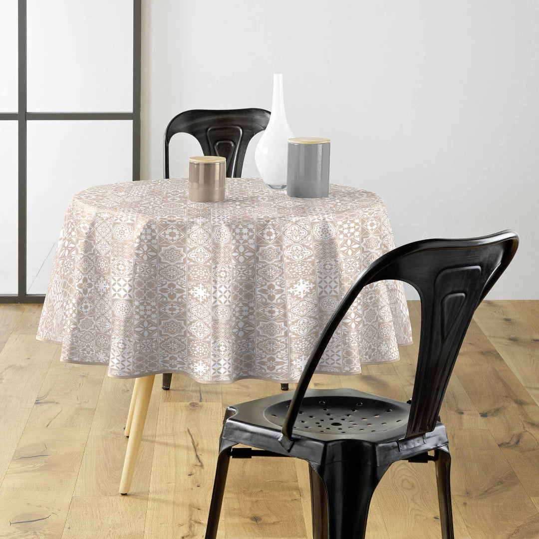Textilia Carella – Runde Wachstuch-Tischdecke mit klassischem Kachelmuster in Beige, Ø 155 cm, Ambiente