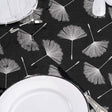 Textilia Glitter Auxine - Wachstuch Tischdecke mit Blumenmotiv in Silberdruck, Nahaufnahme