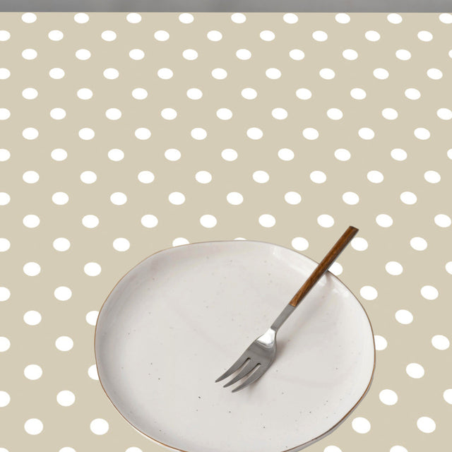 Top Dots Beige - hellbeige Wachstuch Tischdecke mit weißen Punkten, Ambiente