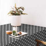 Top Dots Grey - Wachstuch Tischdecke in Dunkelgrau mit weißen Punkten, Ambiente