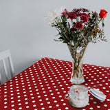 Top Dots Red - dunkelrote Wachstuch Tischdecke mit weißen Punkten, Ambiente