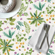 Vild Kløver – Wachstuch Tischdecke mit Blumen und Kräutern, 160 cm breit, Tischdekoration