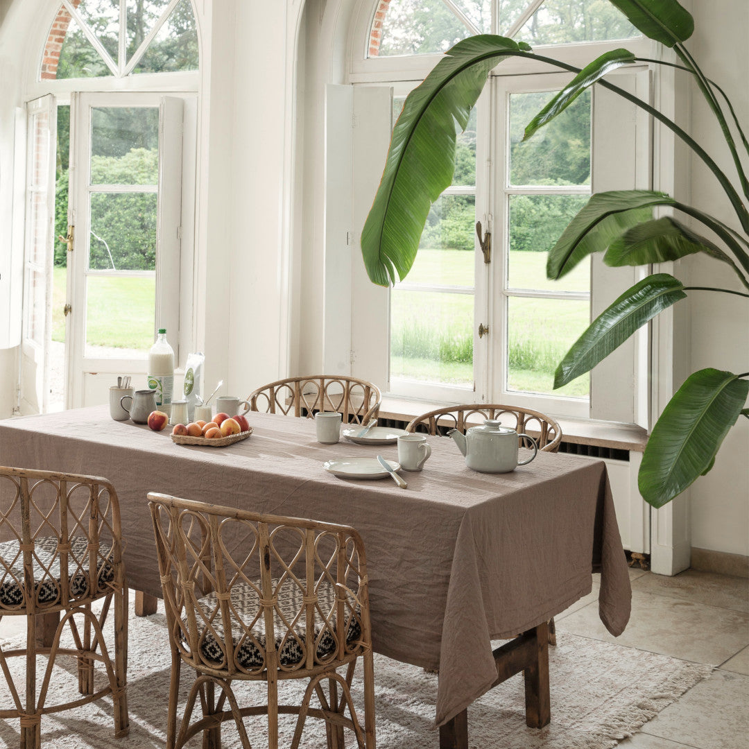 WOW Leinentischdecke, Essence Sable – 150 x 300 cm, Ambiente 1