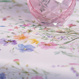 Wildflower Mist – Wachstuch Tischdecke mit Wiesenblumen, Nahaufnahme