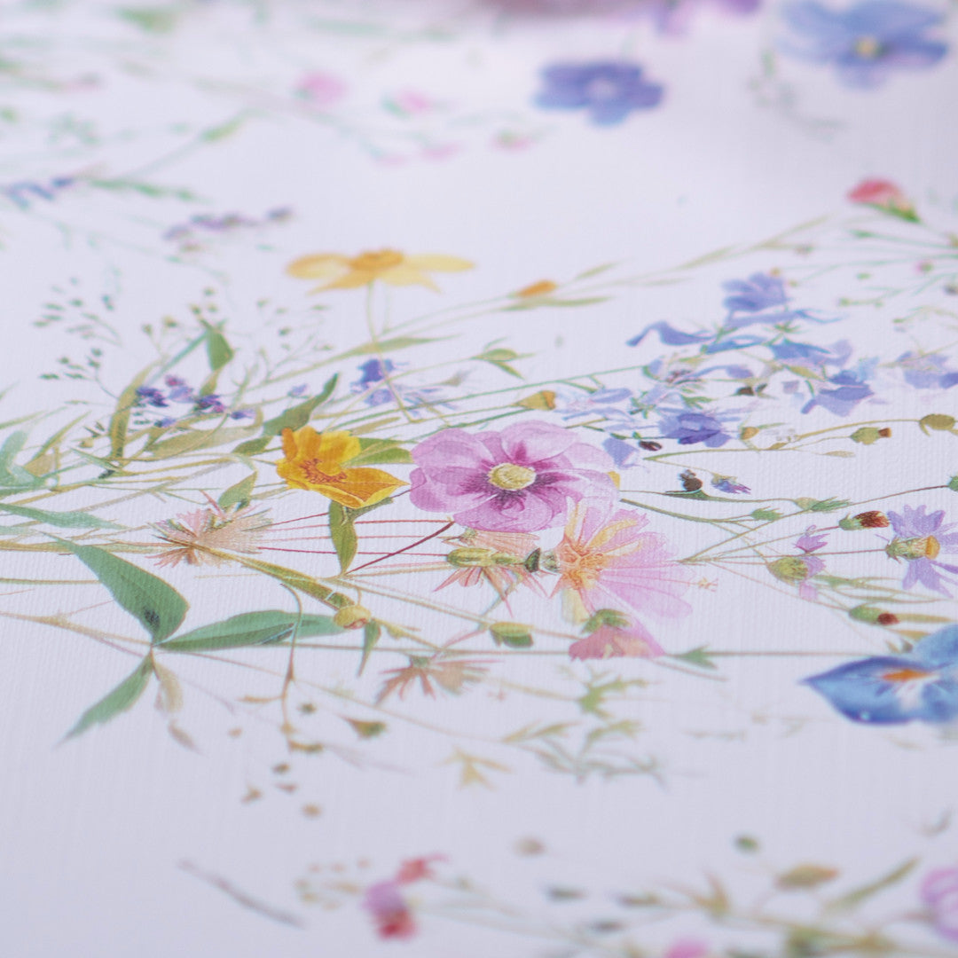 Wildflower Mist – Wachstuch Tischdecke mit Wiesenblumen, Nahaufnahme 1