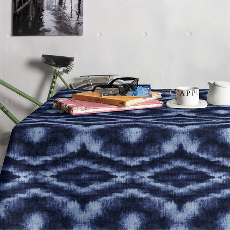 Saura Denim – abwaschbare Tischdecke mit schönem batikartigem Design, 160 cm