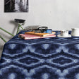 Saura Denim – abwaschbare Tischdecke mit schönem Batikdesign, 140 cm