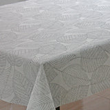 Amberes Jacquard, graue Blätter. Jacquardgewebte abwaschbare Tischdecke mit grauen Blattkonturen auf naturfarbenem Grund
