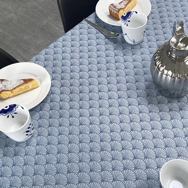 Amigoni Staubblau - jacquardgewebte abwaschbare Tischdecke, 160 cm