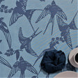 BIRDS Arona Blue - Notes by Susanne Schjerning - abwaschbare Tischdecke mit rutschfester Unterseite