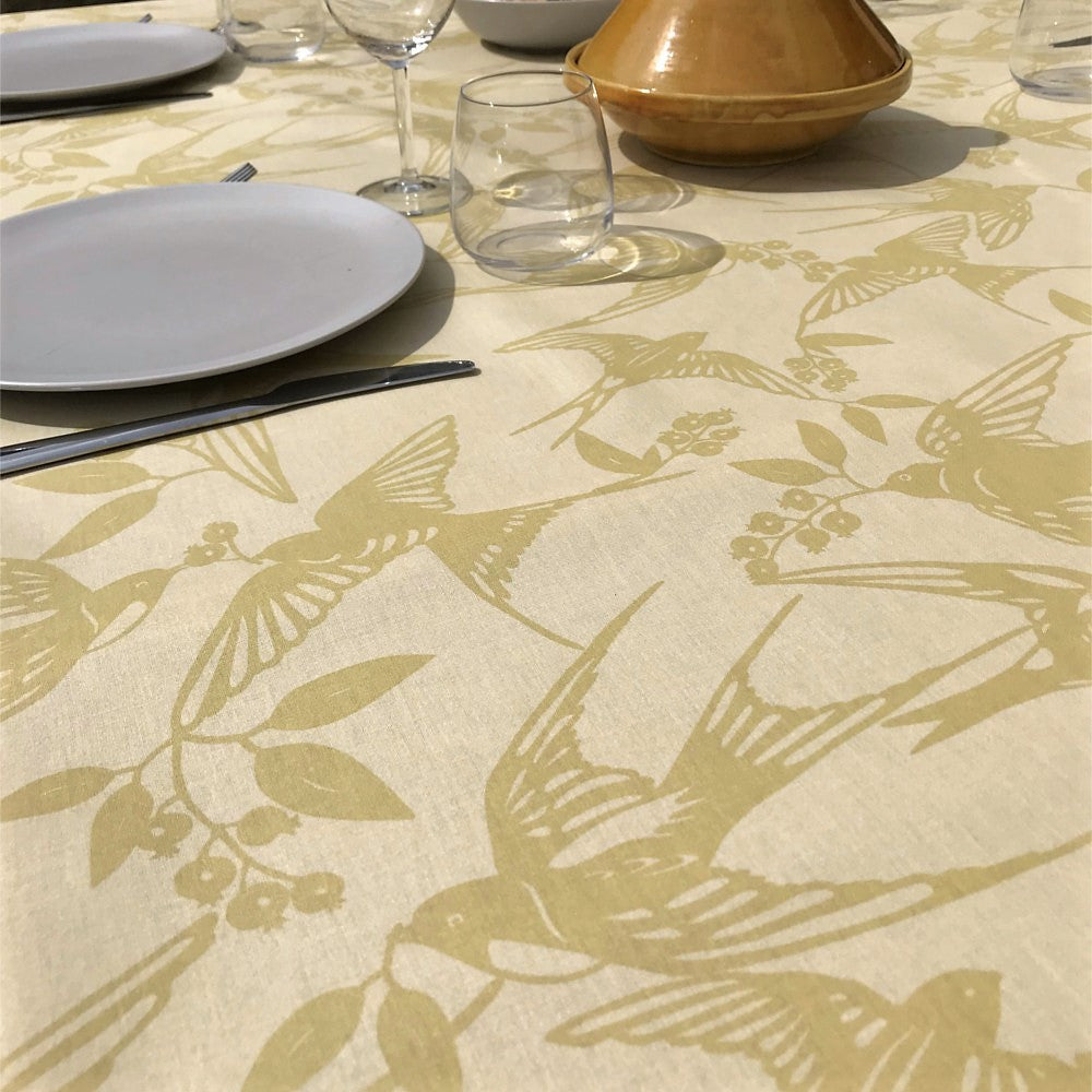 BIRDS Golden - Notes by Susanne Schjerning - abwaschbare Tischdecke mit rutschfester Unterseite