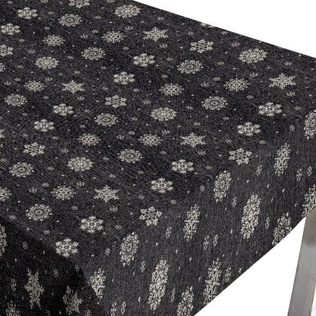 Brina Black Silver – Schwarze abwaschbare Weihnachtstischdecke mit silbernen Eiskristallen