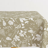 Briulov Welkgrün - Abwaschbare Tischdecke mit weißen Blättern und Blumen