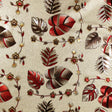 Nahaufnahme der Caprice Metallic Red Wachstuch Tischdecke mit Blättern und Blumen
