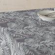 Casiopea Grau – abwaschbare Tischdecke mit tropischen Blättern