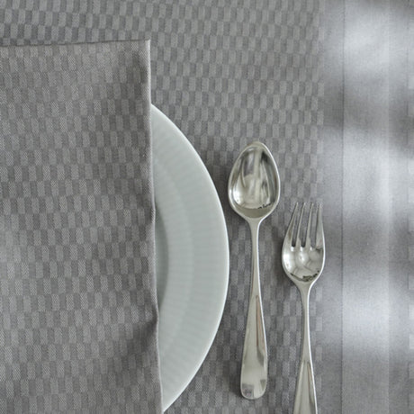 Compliments Damast Tischdecke Tile, Silbergrau - 150 x 300 cm, Nahaufnahme
