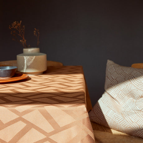 Compliments Ice Damast Tischdecke, Cognac - 160 x 370 cm
