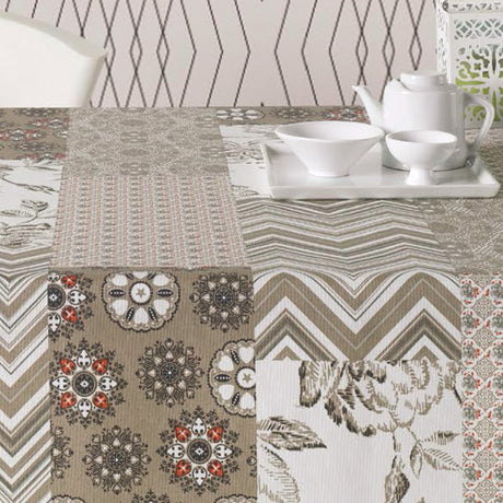 Courbet Beige, abwaschbare Tischdecke mit Patchwork-Karo, 160 cm breit