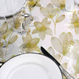 Nahaufnahme, Danela Gold - Starke Tischfolie transparent, Blumen in Linienoptik und Glitzereffekt, aufgerollt