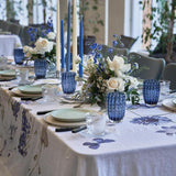 Leinentischdecke Blue Flower Garden 145 x 350 cm – Jim Lyngvild, Ambiente