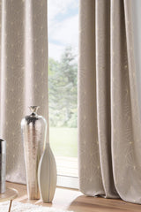 Eclat Taupe – Verdunkelungsvorhang 140 x 260 cm, Ambienteaufnahme