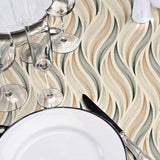 Elegant Flow Wachstuch Tischdecke mit Gedeck und silbernen Sprenkeln