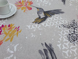 Elvire Grau – Abwaschbare Tischdecke mit schönen Kolibris in Leinenoptik – 150 cm breit