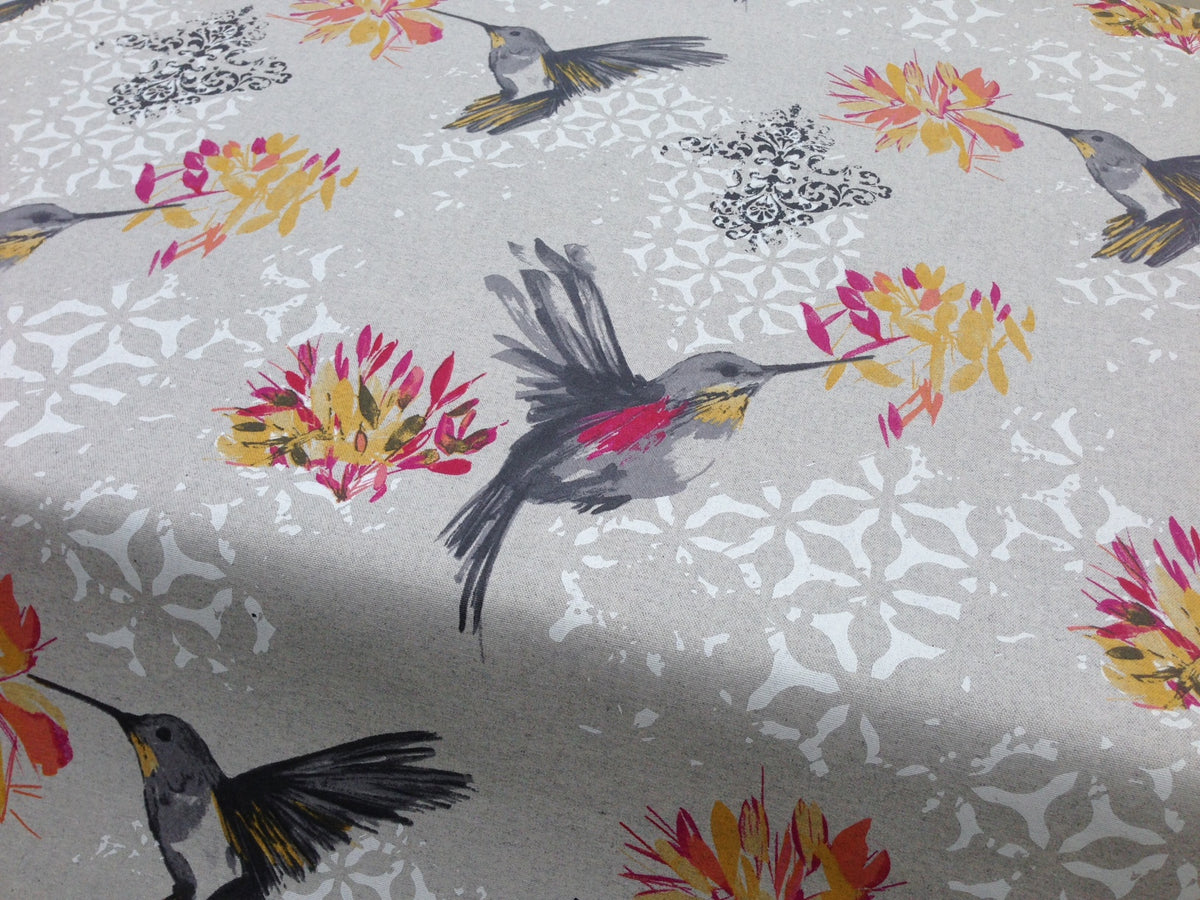 Elvire Grau – Abwaschbare Tischdecke mit schönen Kolibris in Leinenoptik – 150 cm breit