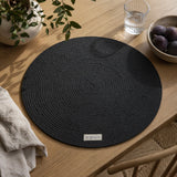 Engholm Thor rundes Tischset in Grau – Ø40 cm, Ambiente