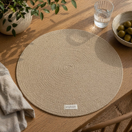 Engholm Thor rundes Tischset in Sand – Ø40 cm, Ambiente