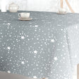 Etoiles Silver - Wachstuch Tischdecke für Weihnachten in Grau/Silber mit weißem Sternenmuster