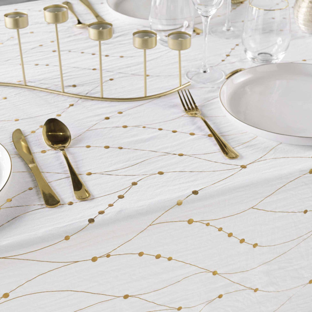 Firmament Metallic Print Weiß/Gold – Weiße Neujahrs-/Weihnachtstischdecke mit Golddruck, 140 x 240 cm, Nahaufnahme