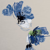 Nahaufnahme - Flora Blue - Sødahl abwaschbare Tischdecke mit künstlerischem Blumenmotiv