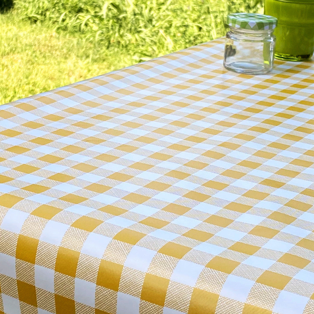 Wachstuch Tischdecke mit klassischen 1,5 x 1,5 cm Karos - 140 cm breit - Gelb