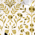 Nahaufnahme der Guldflor Wachstuch Tischdecke mit geprägten Goldblumen