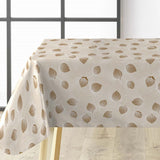 Helga Creme Wachstuch Tischdecke auf Tisch mit eleganten Blättern und cremefarbenem Grund
