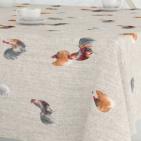 Nahaufnahme einer abwaschbaren Tischdecke in Leinenoptik mit schönen aquarellgemalten Hühnern, 160 cm