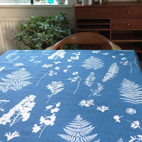 Imprint Blue, Note by Susanne Schjerning abwaschbare Tischdecke