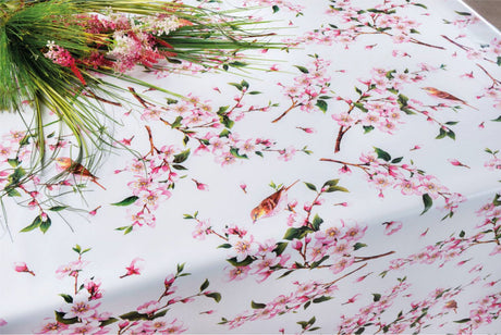 Japanische Kirschblüte - Weiße Wachstuch Tischdecke mit Kirschblüten und Vögeln