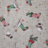 Weihnachtssocken und Schneemänner – Weihnachtstischdecke in Leinenoptik mit Acrylbeschichtung