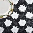 Weihnachtsstern Schwarz – Abwaschbare Weihnachtstischdecke mit Weihnachtssternen, Tannengrün und Glitzer