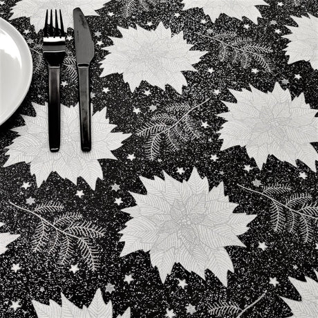 Weihnachtsstern Schwarz – Abwaschbare Weihnachtstischdecke mit Weihnachtssternen, Tannengrün und Glitzer, 155 cm breit