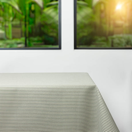 Klitmøller Weiß und Grau – gestreifte abwaschbare Tischdecke