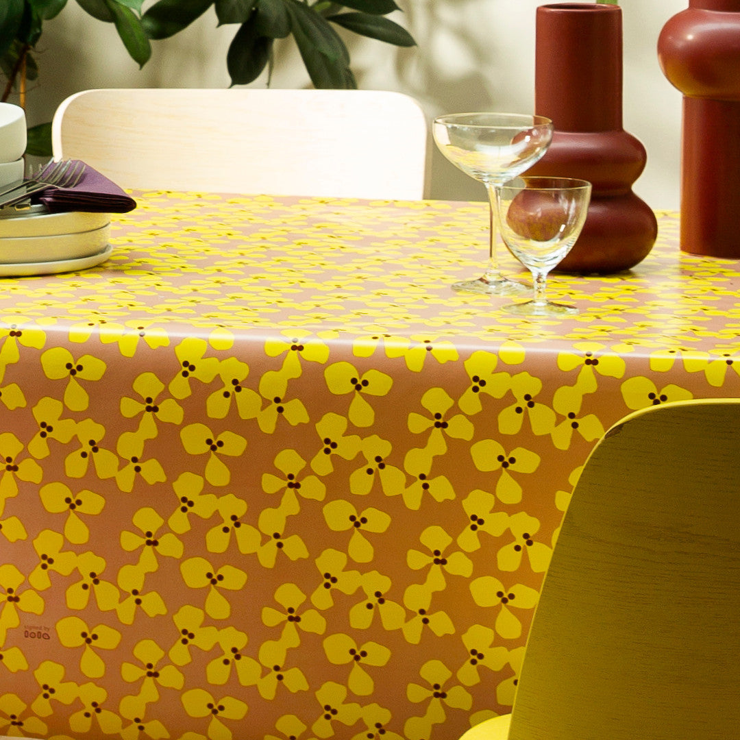 Poppy Rosenwood - Lola Wachstuch Tischdecke mit Blumendesign