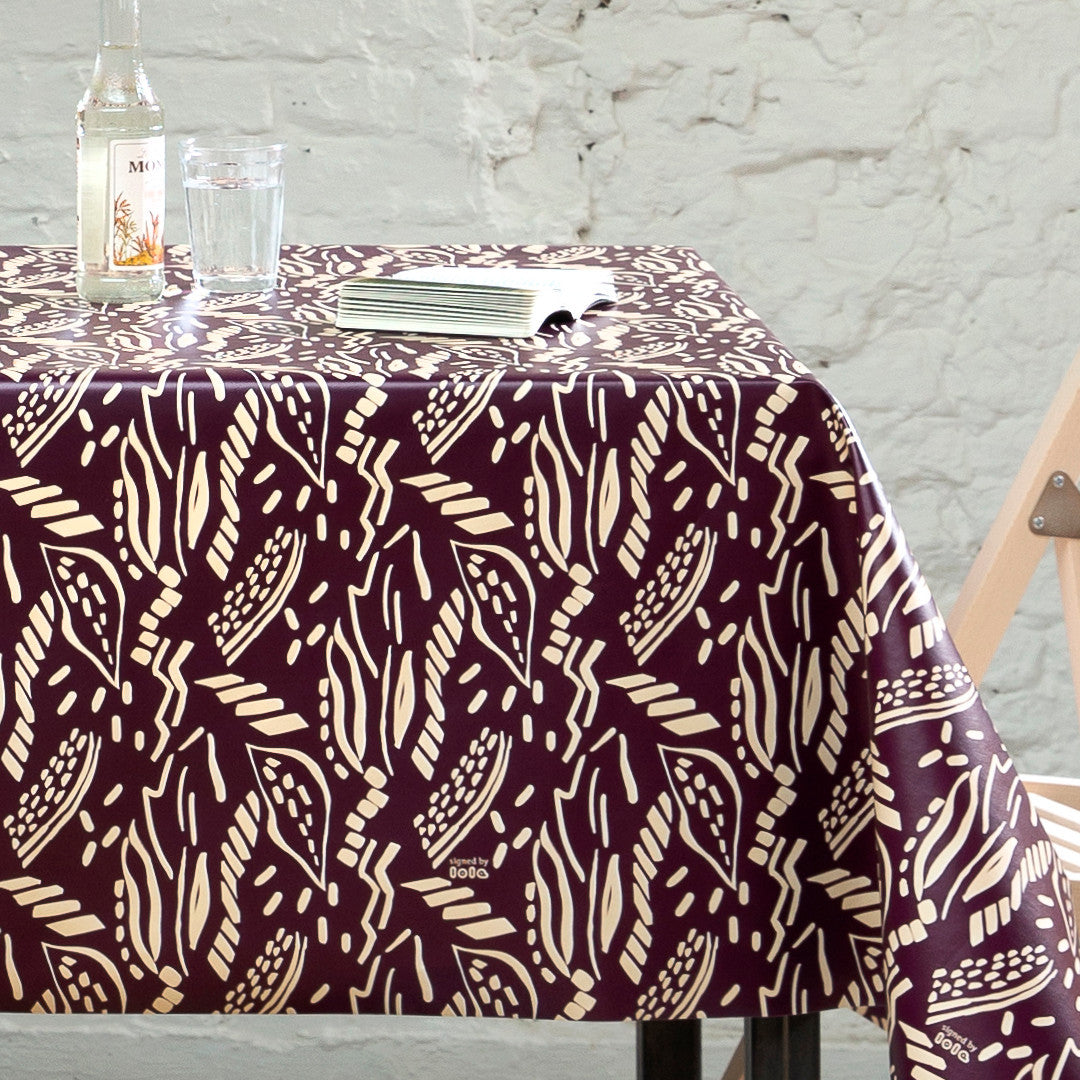 Dakarai Pinot Noir – Lola Wachstuch Tischdecke mit exotischem Ausdruck, Ecke